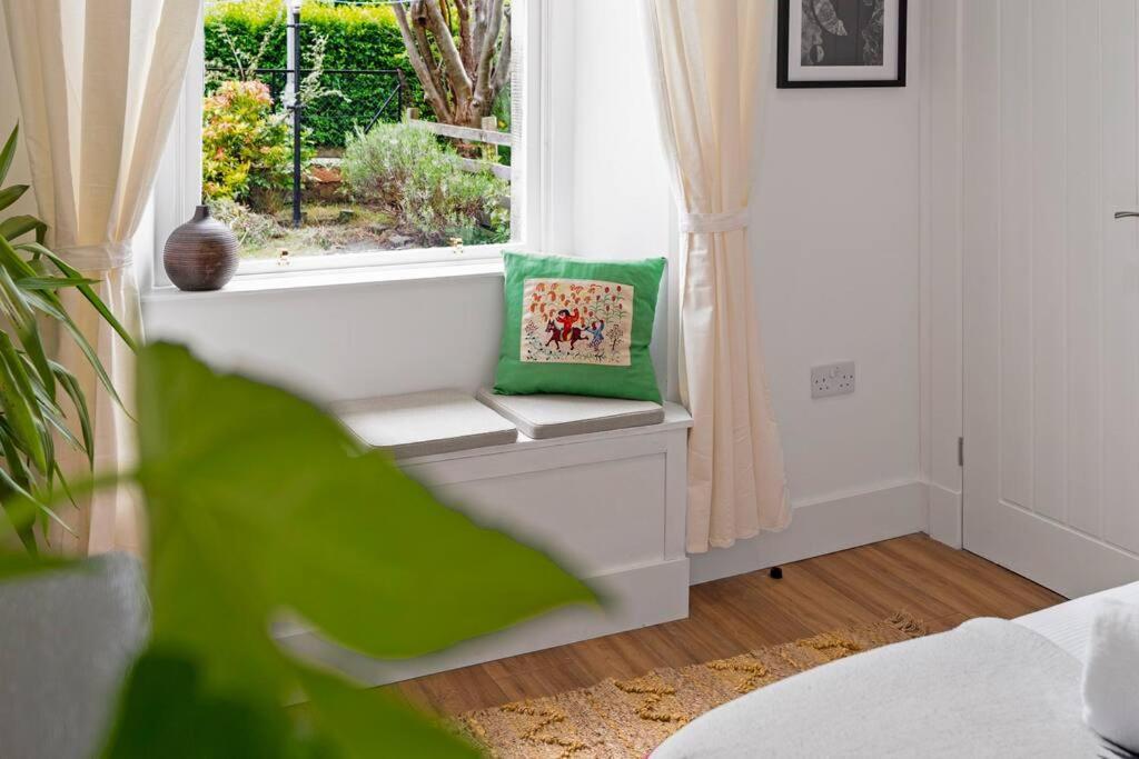 Cheerful Stays - Westend Cottage With Secured Parking Edinburgh Exteriér fotografie